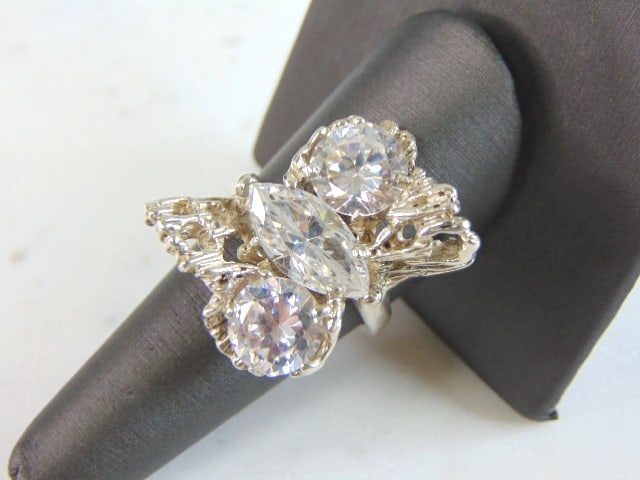 Womens Vintage Estate Sterling Silver CZ Ring (1 of 4)