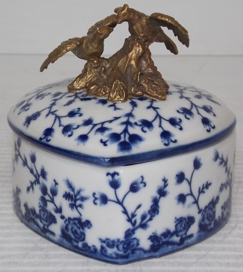 VICTORIAN ART NOUVEAU PORCELAIN & BRONZE VANITY BOX: A decorative blue & white floral victorian or art nouveau style porcelain vanity box with a bronze pheasants on the lid. The box meausres about 5 1/4" tall by 5 1/2" long by 5 3/4" wide. Condition of 