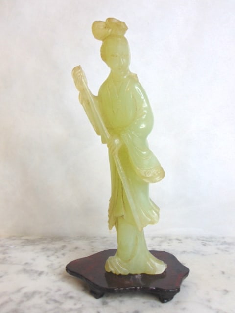 VINTAGE CHINESE JADE KWAN YIN STATUE (1 of 6)
