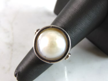 Womens Vintage Estate Sterling Silver Fuax Pearl Ring
