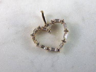 Womens Vintage Estate 14K Yellow Gold CZ Heart Pendant