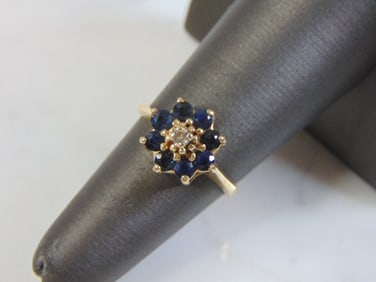 Womens Vintage 14K Gold Ring w/ Blue Sapphire & Diamond