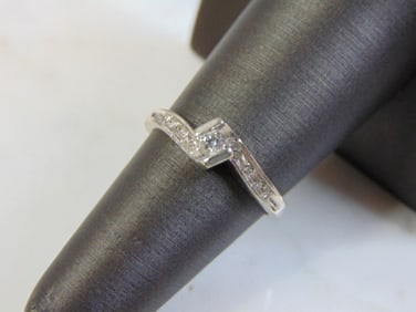 Womens Vintage Estate 10K White Gold Diamond Ring