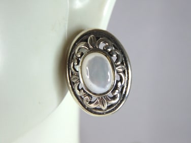 Womens Vintage Estate Sterling Silver M.O.P. Earrings