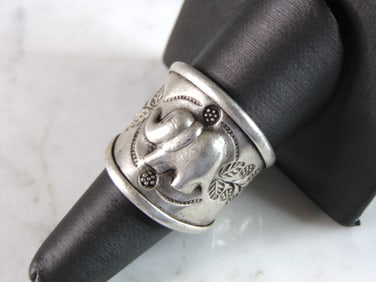 Womens Vintage Estate Sterling Silver Elephant Ring