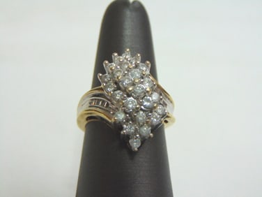 Vintage Estate 10K Yellow Gold & Diamond Cluster Ring