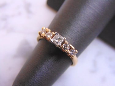 Women's Vintage Estate 14K Yellow Gold Diamond Ring