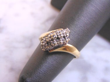 Women's Vintage 10K Yellow Gold Diamond Cluster Ring