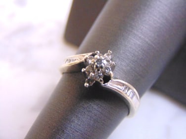 Womens Vintage Estate 10K White Gold Ring Diamond Ring