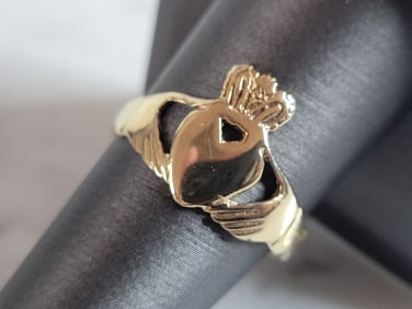 Mens Vintage Estate 10k Gold Irish Claddagh Ring
