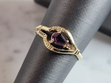 Womens Vintage Estate 14k Gold Amethyst Colored Ring