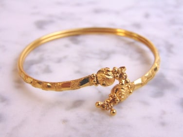 Womens Vintage 22K Yellow Gold Etched Cuff Bracelet