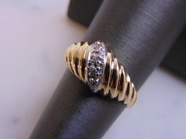 Womens Vintage Estate 10K Yellow Gold Diamond Ring