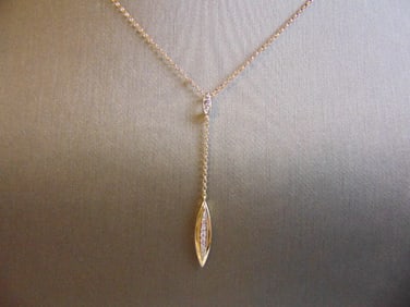Womens 14K Gold Necklace w/ Diamond Chip Pendant