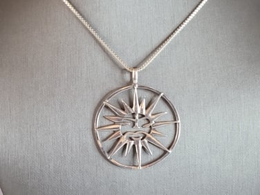 Womens Vintage Estate Sterling Silver Necklace & Sun Pendant