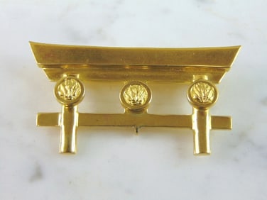 Womens Vintage Estate Solid 18K Gold Chinese Brooch