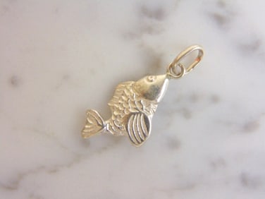 Womens Vintage Estate Sterling Silver Fish Pendant