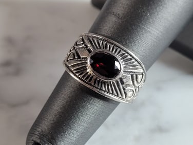 Womens Vintage Estate Sterling Silver Garnet Colored Ring