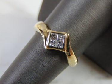 Womens Vintage Estate 14K Yellow Gold Diamond Ring