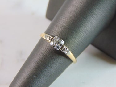 Womens Vintage Estate 14K Yellow Gold Diamond Ring