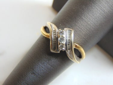 Womens Vintage Estate 10k Gold Diamond Ring