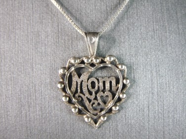 Womens Vintage Estate Sterling Silver "Mom" Heart Pendant & Necklace
