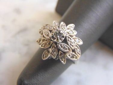 Stunning Women's Vintage 14K White Gold Diamond Ring