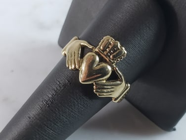 Mens Vintage Estate 14k Gold Irish Claddagh Ring