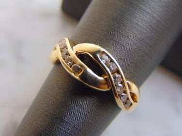 Women's Vintage Estate 14K Yellow Gold Diamond Ring