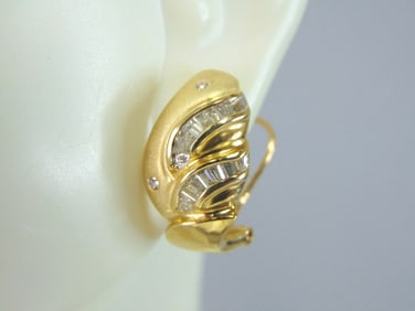 Pr of Womens Vintage Estate 14K Gold Diamond Earrings