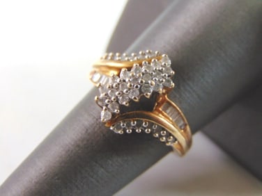 Womens Vintage Estate 10K Gold Diamond Ring