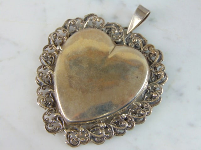 Womens Vintage Estate Sterling Silver Heart Locket (1 of 4)