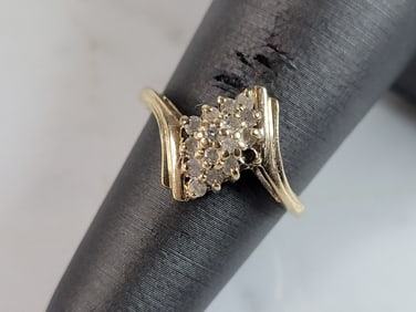 Womens Vintage Estate 10K Gold Diamond Cluster Ring