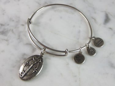 Womens Vintage Estate Alex & Ani Key to Life Charm Bracelet