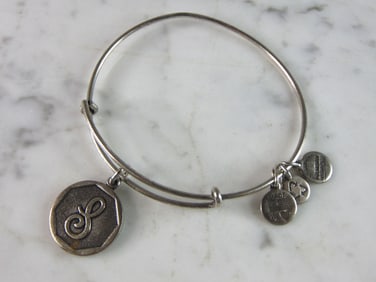 Womens Vintage Estate  Alex & Ani "S" Charm Bracelet 11g E2397