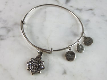 Womens Vintage Estate  Alex & Ani Friend Charm Bracelet