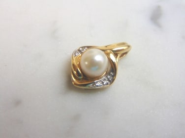 Womens Vintage Estate 14K Gold Pearl & Diamond Pendant
