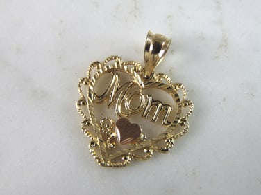 Womens Vintage Estate 14K Yellow Gold Heart 'Mom' Pendant
