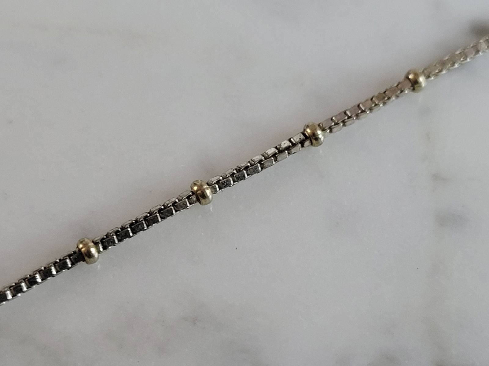 Womens Vintage Estate Sterling Silver Modernist Anklet: A LOVELY WOMENS VINTAGE ESTATE STERLING SILVER ANKLET. ANKLET MEASURES 9" LONG BY 1/16" WIDE AND WEIGHS 2.4g. THIS WOULD MAKE A LOVELY GIFT FOR THAT SOMEONE SPECIAL. ANY QUESTIONS, PLEASE DON'T HESITA