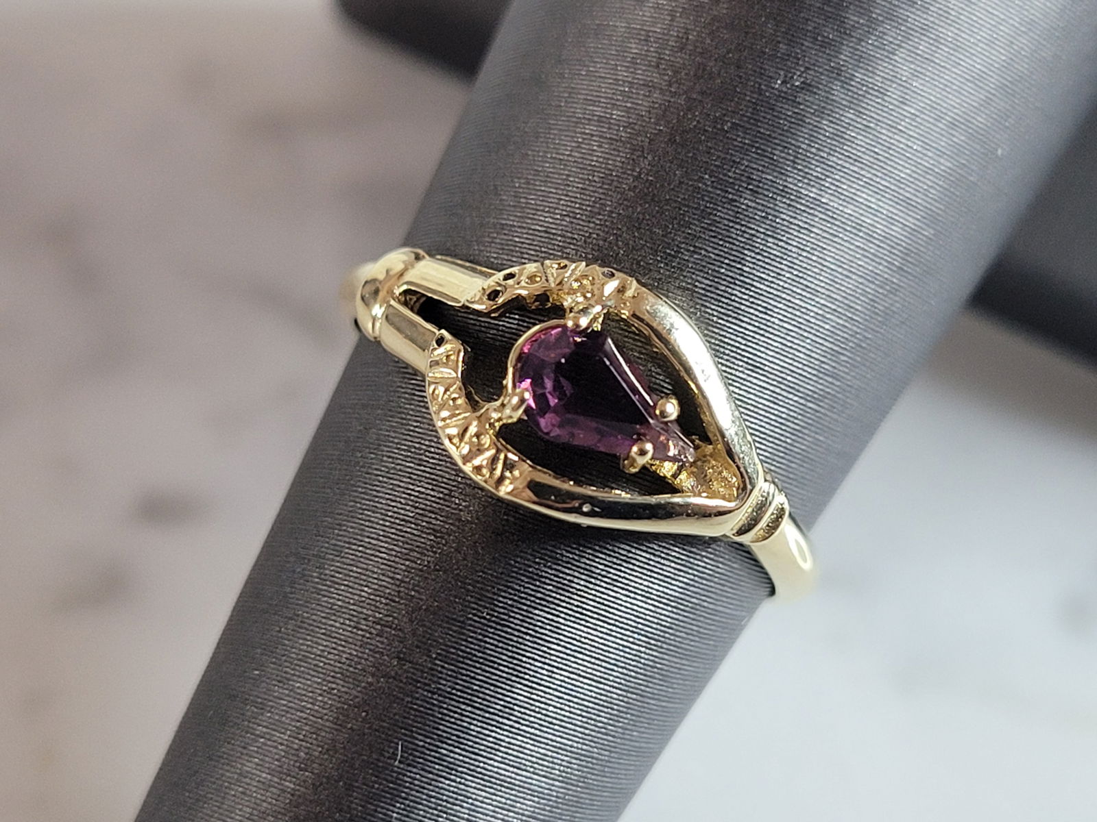 Womens Vintage Estate 14k Gold Amethyst Colored Ring (1 of 5)