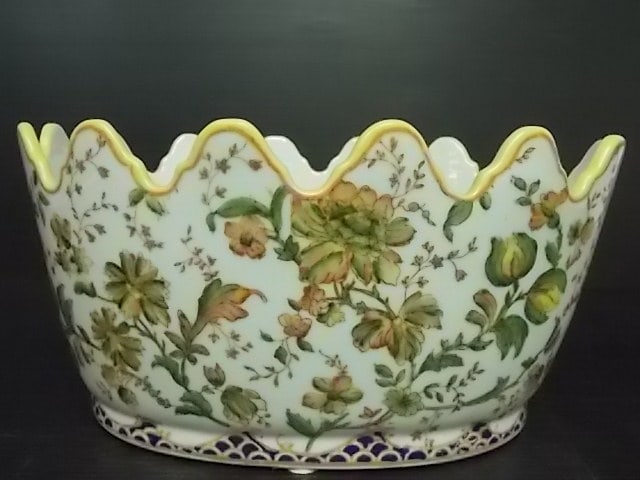 DECORATIVE FLORAL COMPOTE CENTERPIECE BOWL: FOR SALE IS THIS LOVELY DECORATIVE FLORAL COMPOTE CENTERPIECE BOWL THAT MEASURES 10 1/4" LONG BY 8" WIDE BY 5" TALL. SHIPPING AND HANDLING IS $30 WITHIN THE CONTINENTAL US. ALL OTHER STATES AND COUNTR