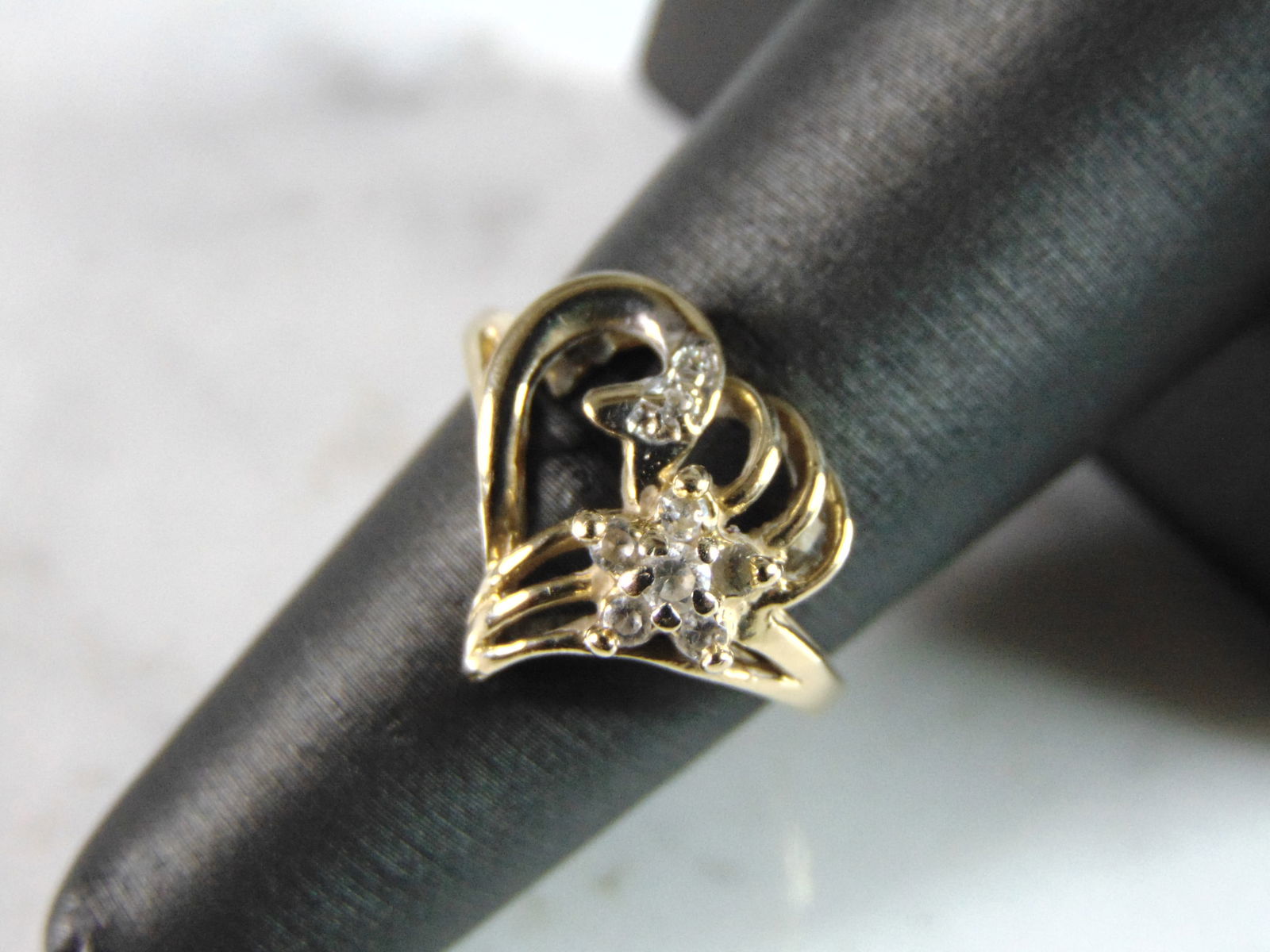 Womens Vintage Estate 14K Yellow Gold Diamond Heart Ring (1 of 5)