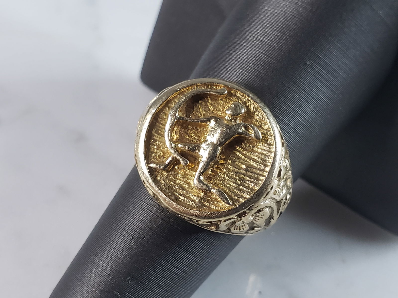 Mens Vintage Estate 14K Yellow Gold Greek Archer Ring (1 of 7)
