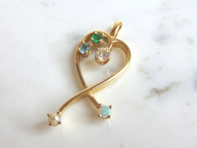 Womens 14K Gold Heart Pendant w/ Diamond Chip & Opal (1 of 2)