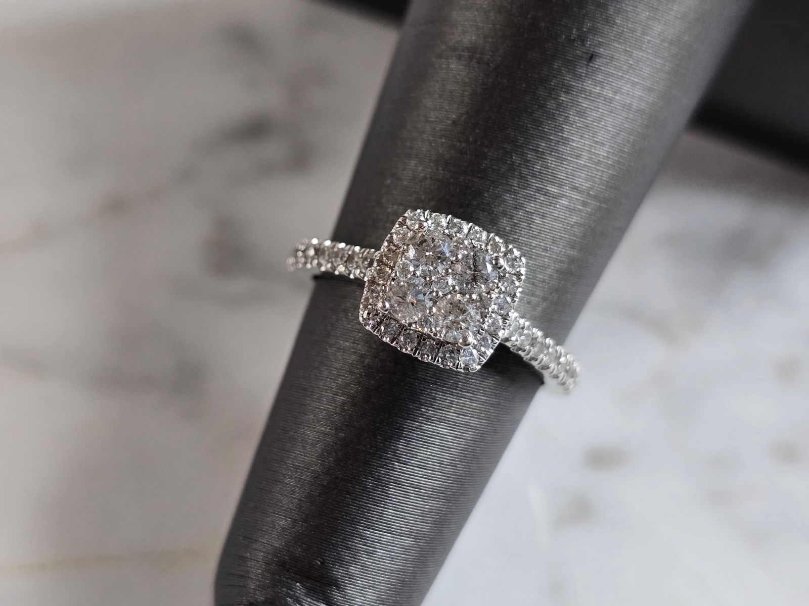 Womens Vintage Estate 10K White Gold Diamond Ring (1 of 6)