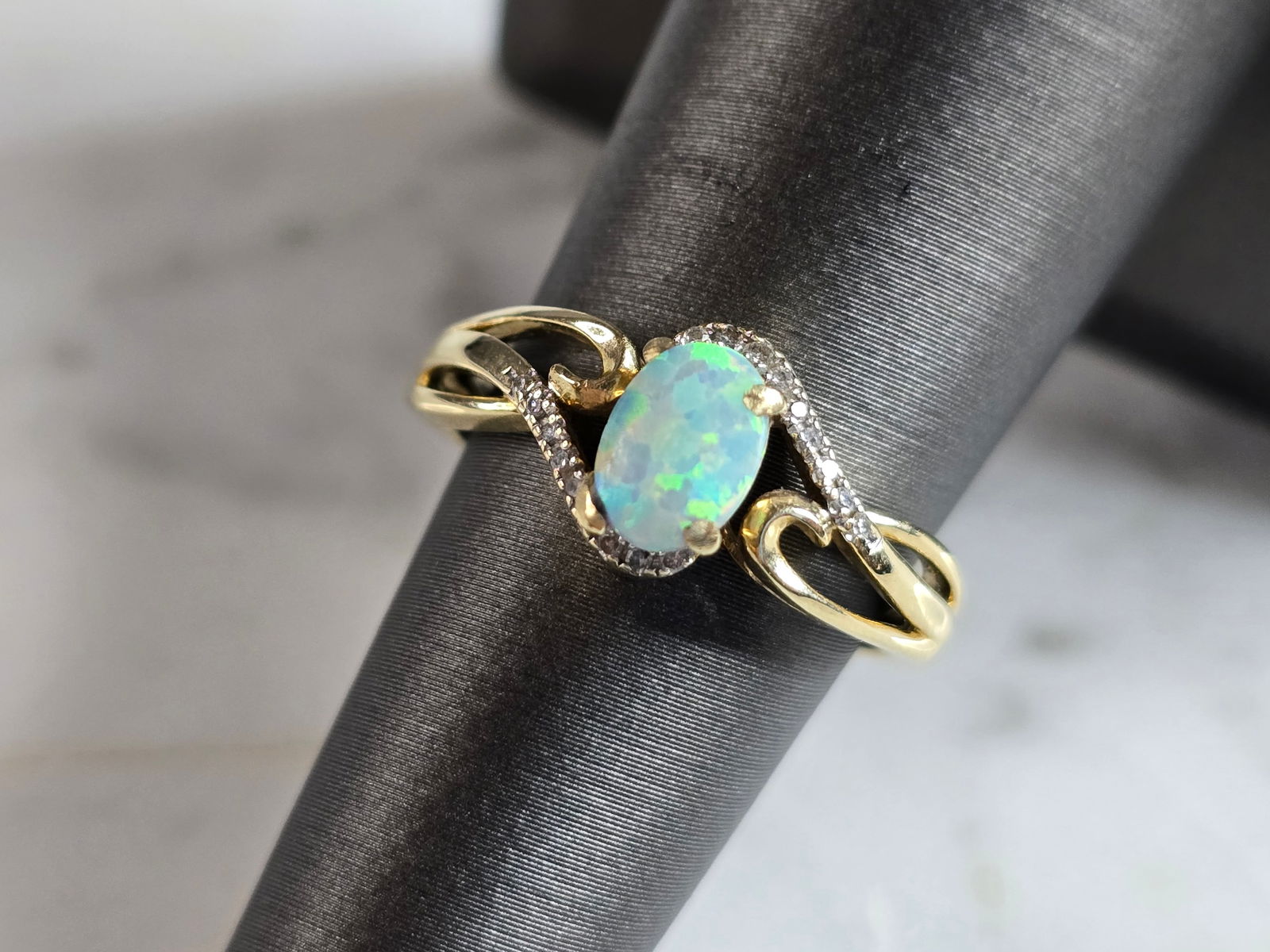 Womens Vintage Estate 10k Yellow Gold Opal Diamond Ring (1 of 6)