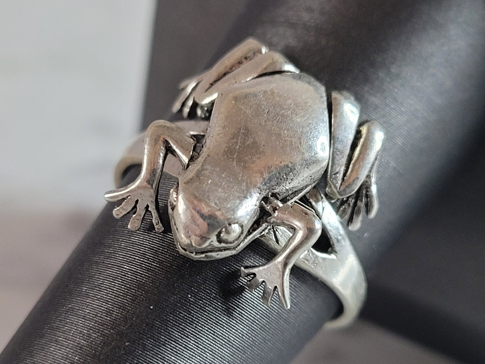 Womens Vintage Estate Sterling Silver Hinged Frog Ring (1 of 5)