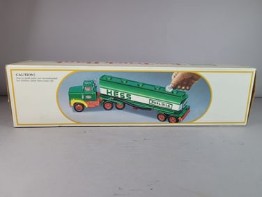 Vintage Collectible 1984 Hess Toy Truck Bank Tanker Semi