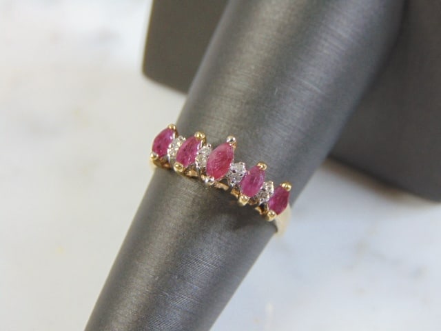 Women's 14k Yellow Gold Ring w/ Garnets & Diamonds (1 of 4)