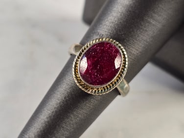 Womens Vintage Estate Sterling Silver Natural Ruby Stone Ring